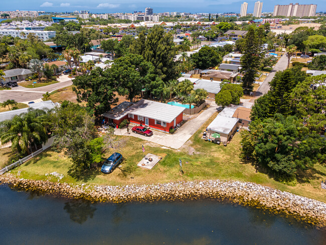 6690 10th Avenue Ter S in St. Petersburg, FL - Building Photo - Building Photo