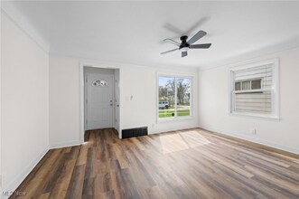 18113 Mapleboro Ave in Maple Heights, OH - Building Photo - Building Photo