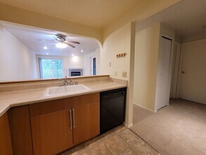 12760 NE 10th Pl in Bellevue, WA - Building Photo - Building Photo