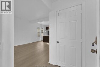 759 Pierre Ave in Windsor, ON - Foto de edificio - Building Photo