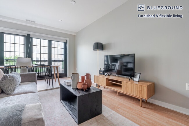 2210 Wisconsin Ave NW in Washington, DC - Building Photo - Building Photo