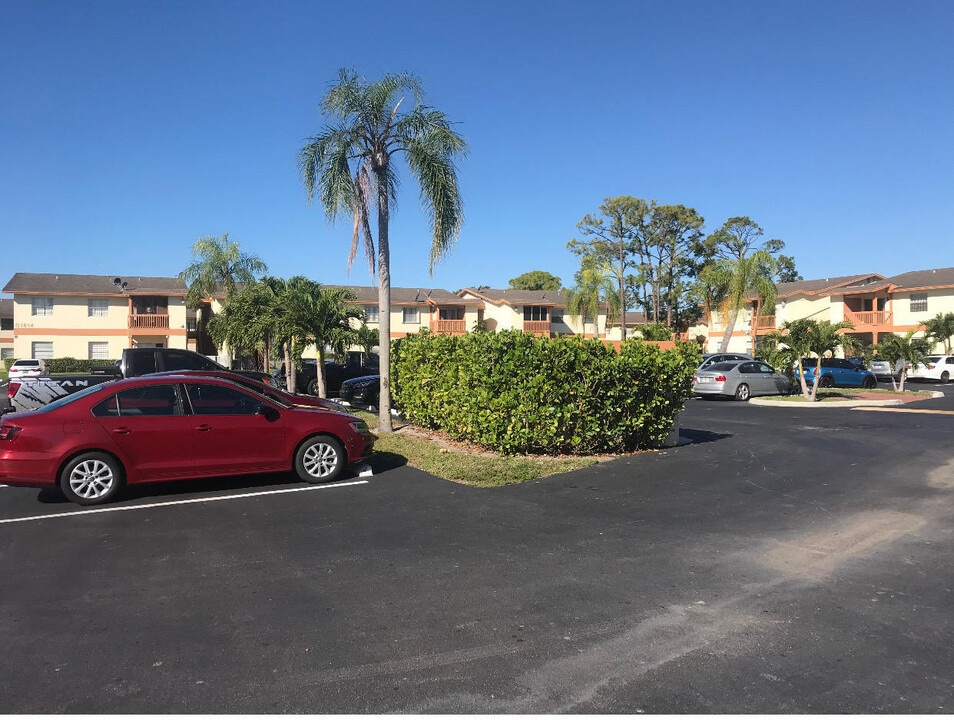 1846 Abbey Rd in West Palm Beach, FL - Foto de edificio