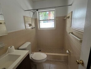 728 SE 19th Ave in Deerfield Beach, FL - Foto de edificio - Building Photo