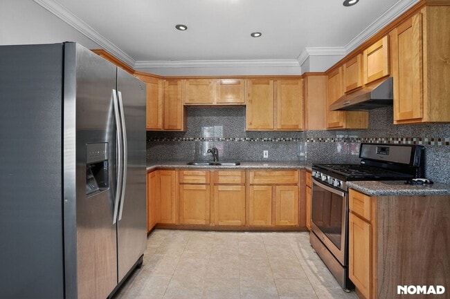 1206 105th Ave in Oakland, CA - Building Photo - Building Photo