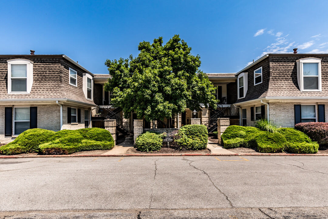 Deauville in Prairie Village, KS - Foto de edificio