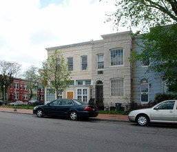 1247 E St SE in Washington, DC - Foto de edificio - Building Photo