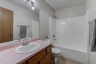 3003 W Knob Hill St in Springfield, MO - Building Photo - Building Photo