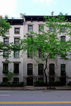 438 W 23rd St in New York, NY - Building Photo - Building Photo