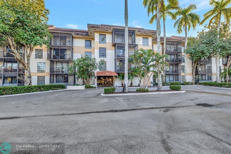 5530 NW 44th St in Lauderhill, FL - Foto de edificio