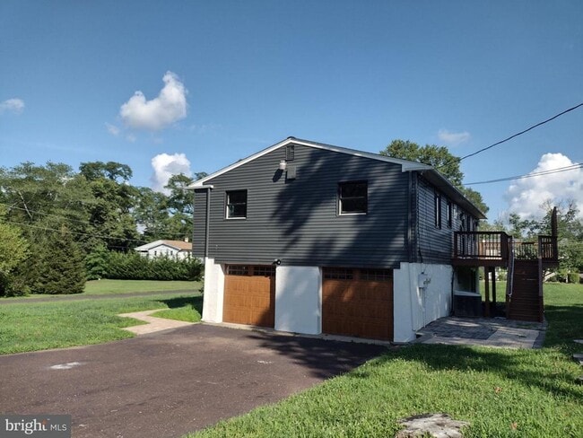 64 Bogle Dr in New Hope, PA - Building Photo - Building Photo