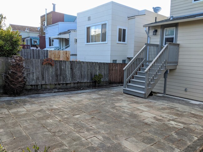 267 Irvington Street, Unit Middle Floor