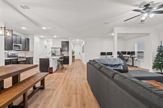 7619 Grenadine Bloom Bnd in Austin, TX - Building Photo - Building Photo