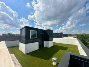 5615 Bryan Pky, Unit B in Dallas, TX - Building Photo - Building Photo