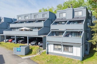 Queen's Park Townhomes in Calgary, AB - Building Photo - Building Photo