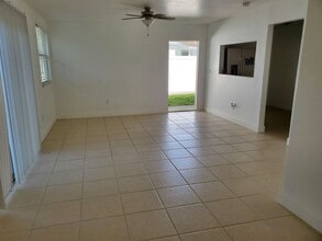 2750 Lakeview Dr in Ft. Myers, FL - Building Photo - Building Photo
