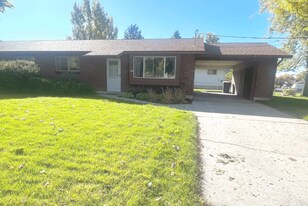 110 E Main St in Richmond, UT - Building Photo