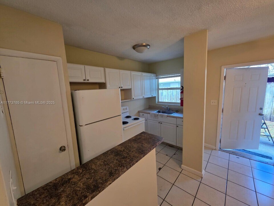 1812 SW 11th Ct in Fort Lauderdale, FL - Building Photo
