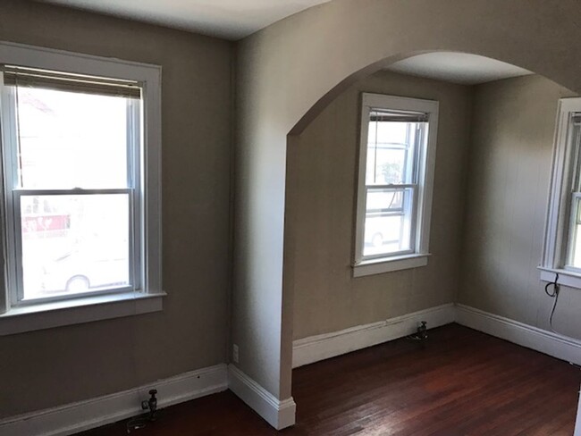 53-31 Woodside Ave in Queens, NY - Foto de edificio - Building Photo