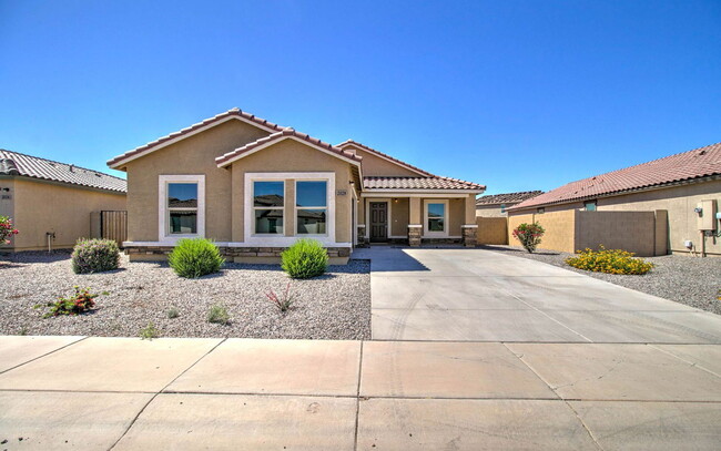 property at 2028 E Velvet Pl