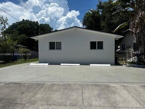 5700 NW 5th Ave in Miami, FL - Building Photo - Building Photo