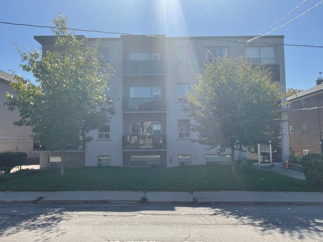 657 Balliol in Toronto, ON - Building Photo - Building Photo