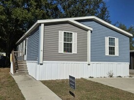 13618 N Florida Ave in Tampa, FL - Building Photo