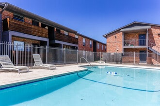 Highland Terrace Apartments in Greenville, TX - Foto de edificio - Building Photo