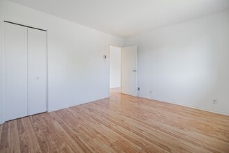 430 Rue de l'Accueil in St-Eustache, QC - Building Photo - Building Photo
