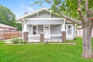 114 Scurlock Ave in Cleburne, TX - Building Photo