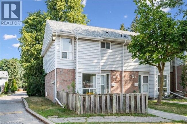 32 Mowat Blvd in Kitchener, ON - Building Photo - Building Photo
