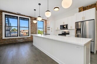 1371 N Milwaukee Ave-Unit -2 in Chicago, IL - Building Photo - Building Photo