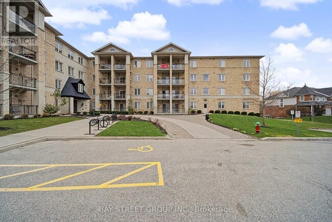 1077 Gordon St in Guelph, ON - Building Photo - Building Photo