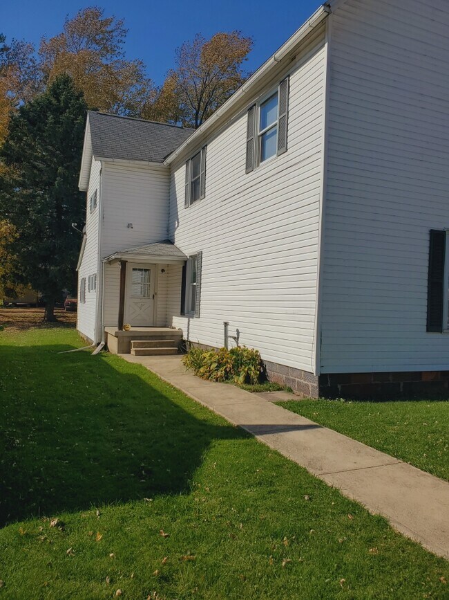30 Oak St Rentals in Shelby, OH