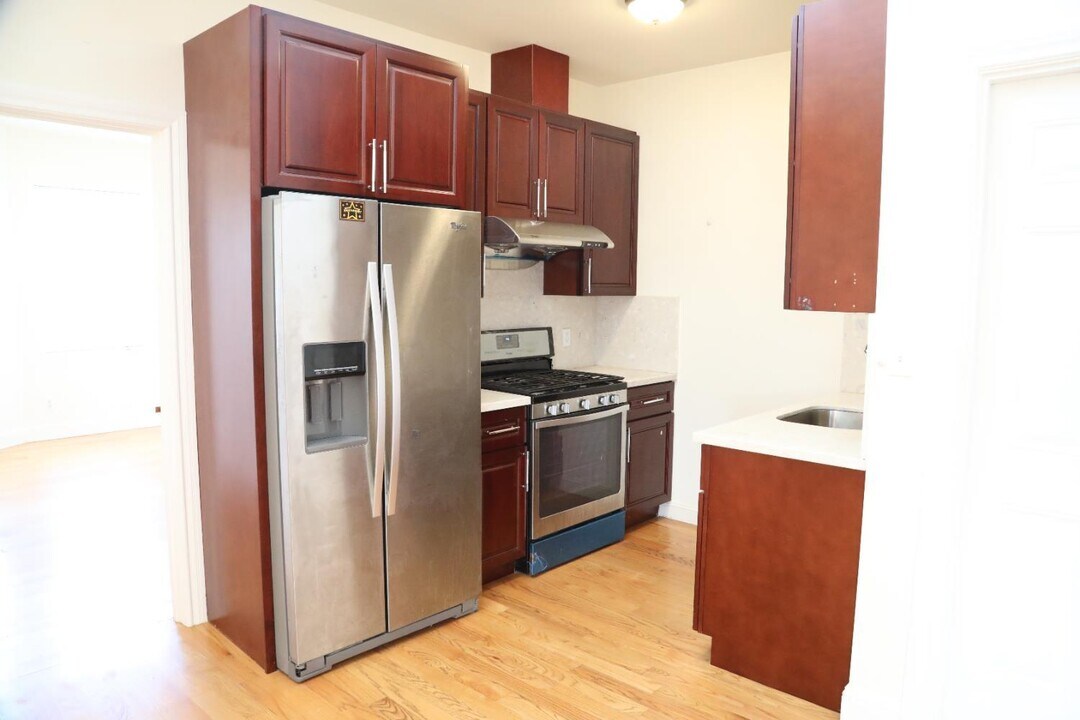 2726 San Bruno Ave in San Francisco, CA - Building Photo