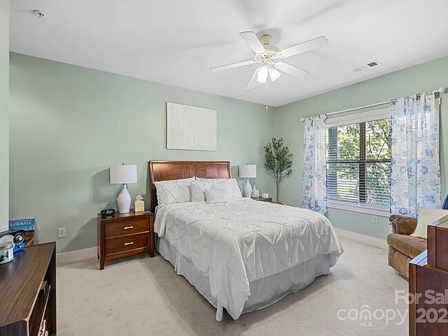 9 Kenilworth Knls, Unit 227 in Asheville, NC - Building Photo - Building Photo