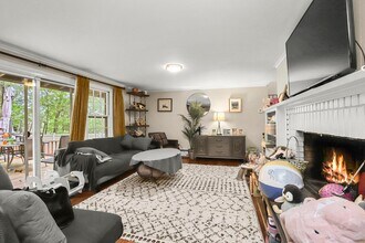 104 Forest Dr in Mt Kisco, NY - Foto de edificio - Building Photo
