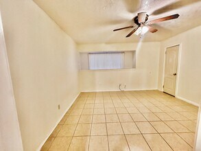 320 S Avenue F in Humble, TX - Building Photo - Building Photo