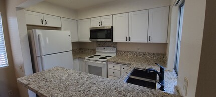 1395 Caminito Gabaldon, Unit C in San Diego, CA - Building Photo - Building Photo