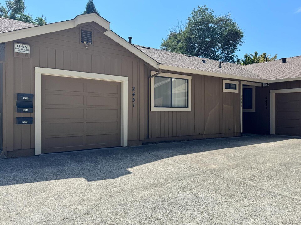 2431 Redwood Rd in Napa, CA - Building Photo