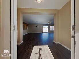 8128 W Mission Ln in Peoria, AZ - Building Photo