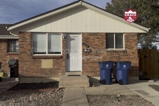 13669 E Nevada Ave in Aurora, CO - Building Photo