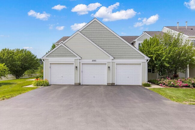 2503 Sheehan Dr, Unit 104 in Naperville, IL - Building Photo - Building Photo