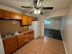 541 Springwood Dr in Forest Park, GA - Building Photo - Building Photo