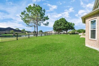 7011 Monarch Lake Ln in Katy, TX - Foto de edificio - Building Photo
