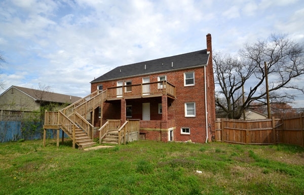 1106 Cedar Heights Dr in Capitol Heights, MD - Foto de edificio - Building Photo