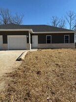 598 N Airport Rd in Strafford, MO - Building Photo