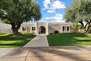 8338 E San Rafael Dr in Scottsdale, AZ - Building Photo