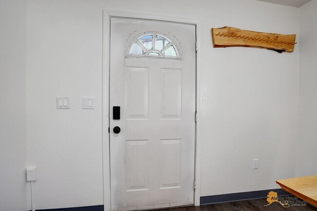 1890 E 58th Ave in Anchorage, AK - Building Photo - Building Photo