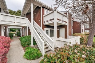 161 Marina Lakes Dr in Richmond, CA - Building Photo