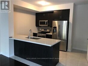 380 Cranbrook Common in Oakville, ON - Building Photo - Building Photo
